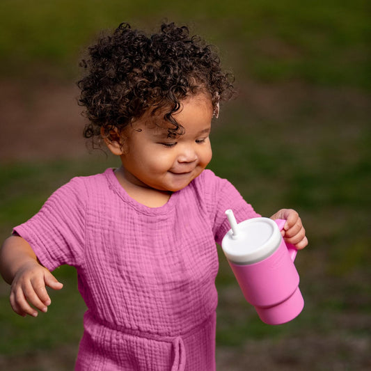 Infantino - Tumbler de Silicona de 9oz. / Rosado